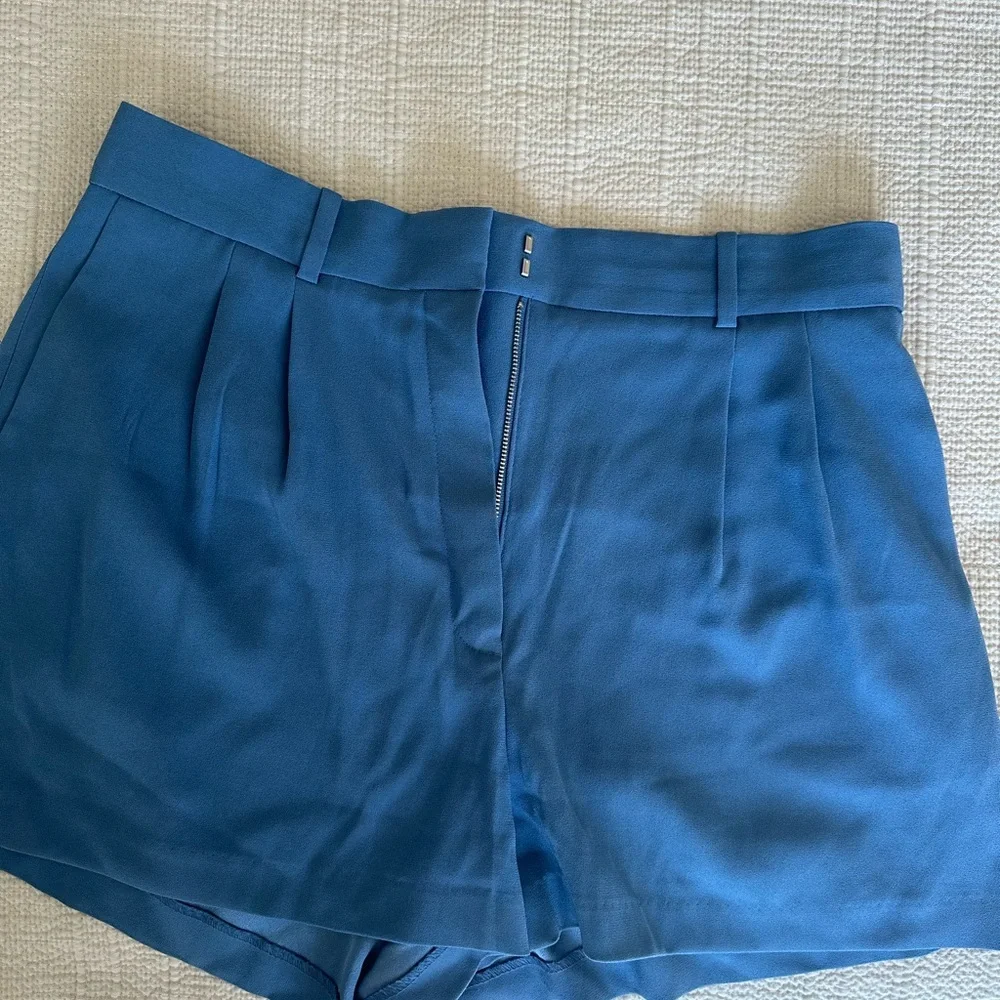 BABATON Shorts - Picture 4 of 4